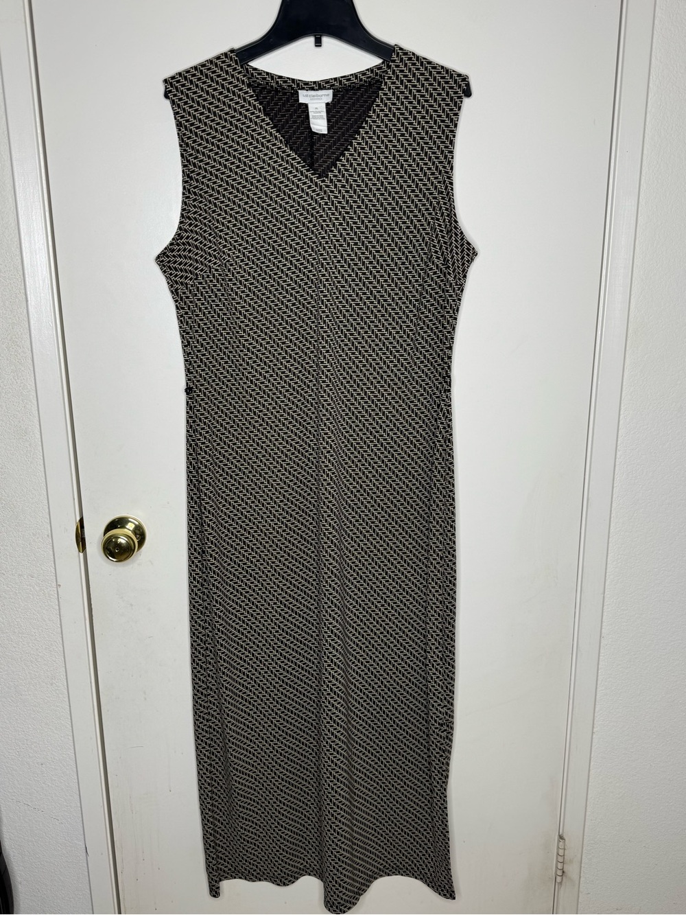Sleeveless V-Neck Maxi Dress in Black and Cream - Unknown Brand